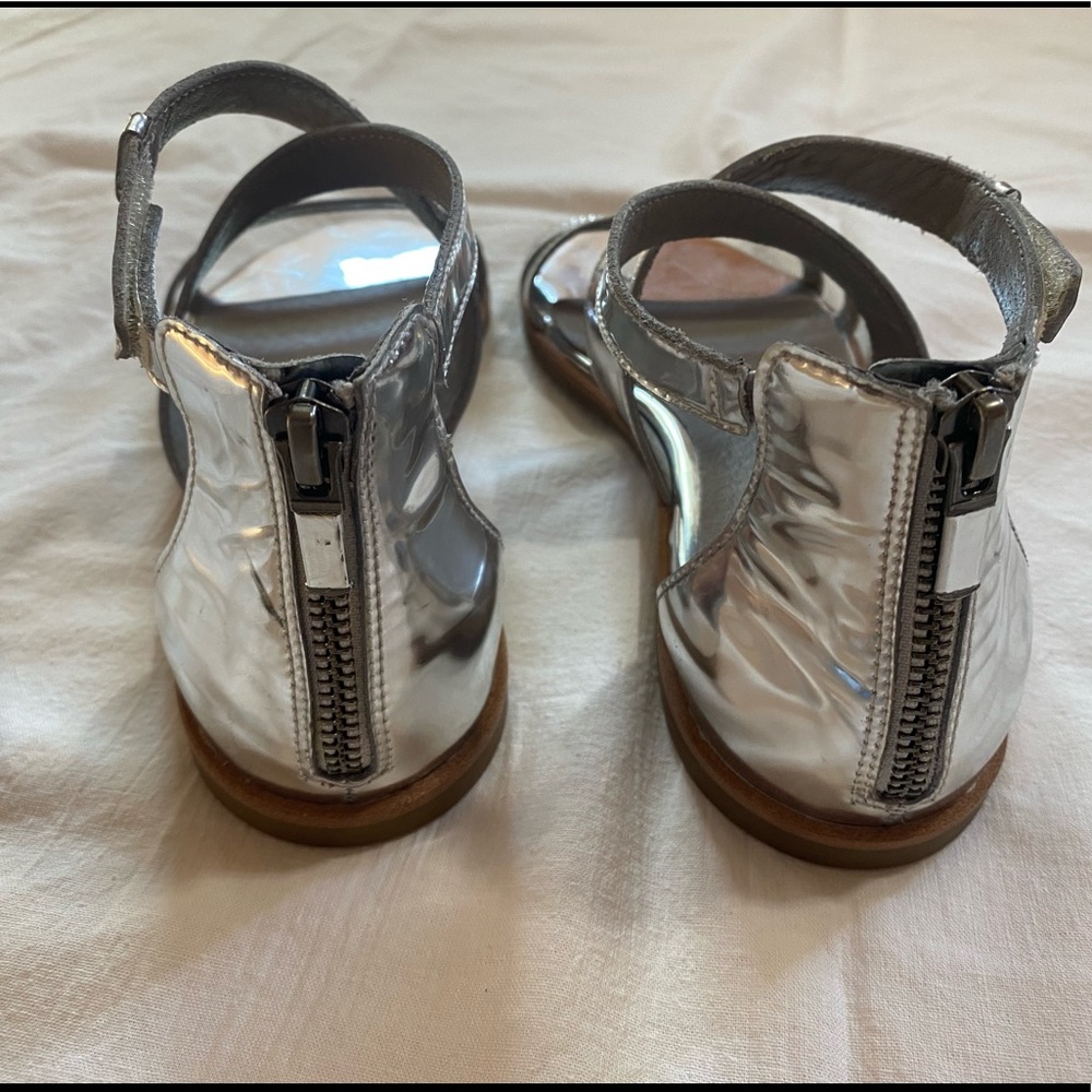 🆕NWOB Eileen Fisher Silver Mirror Metallic Cici Strappy Leather Sandals Size7.5 - Picture 5 of 7